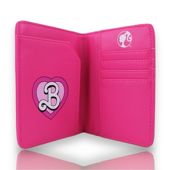 New limited edition Barbie Passport Holder​​ - Picture 4 of 5